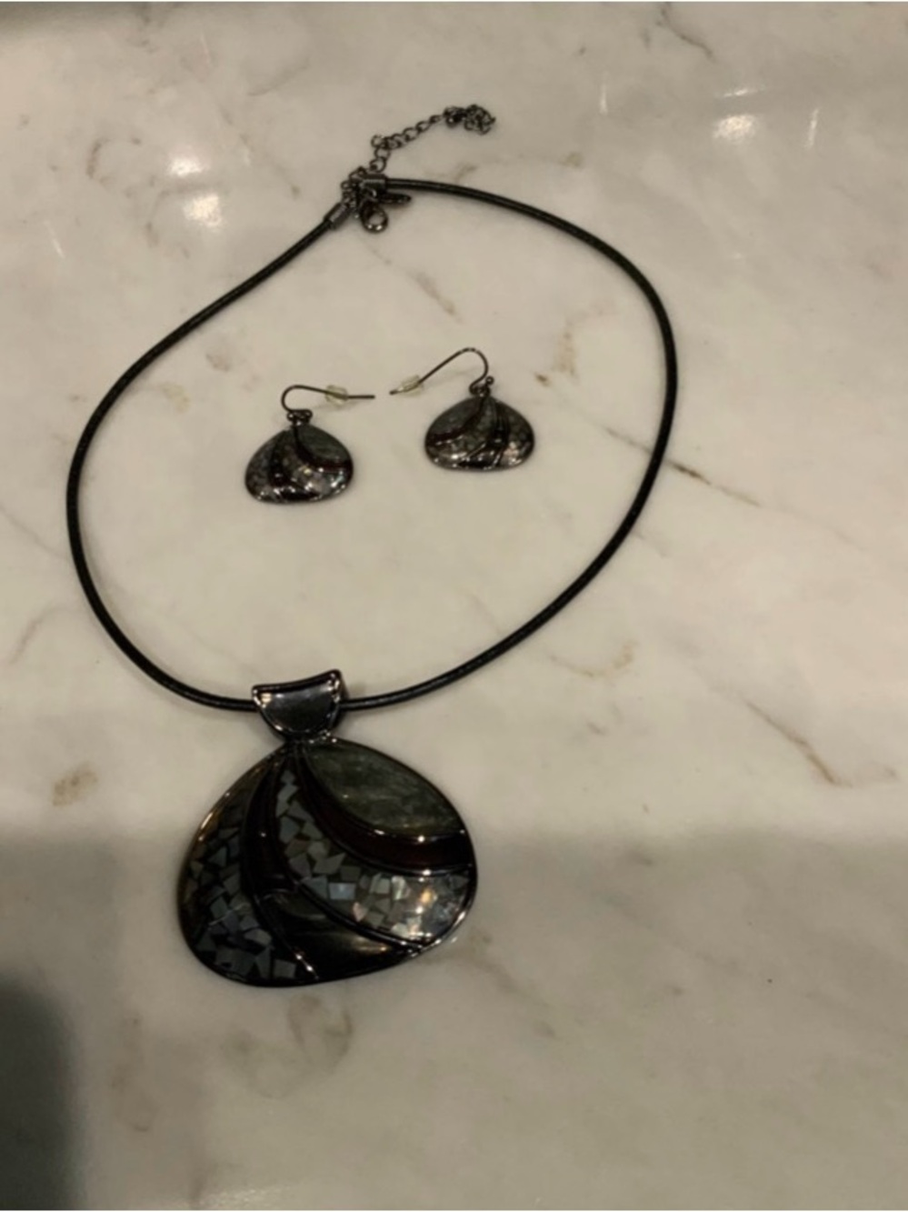 Lia Sophia Elegant Black Mother-of-Pearl Teardrop Necklace & Earring Set